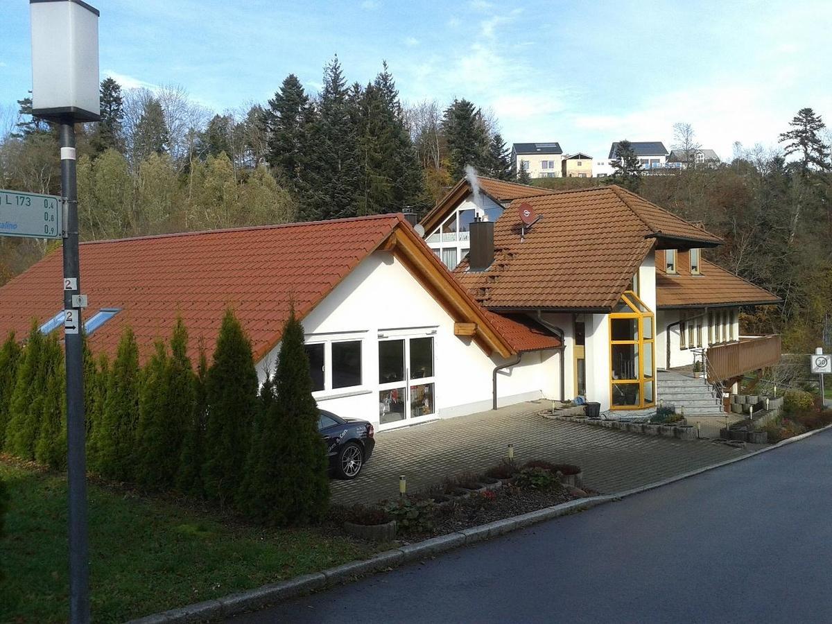 Dzt-Schwarzwaldhotel Garni Unterkirnach Exterior photo